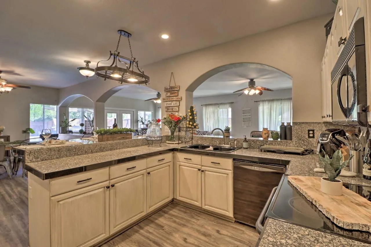 Lavish Avondale Escape With Private Pool And Game Room Holiday home